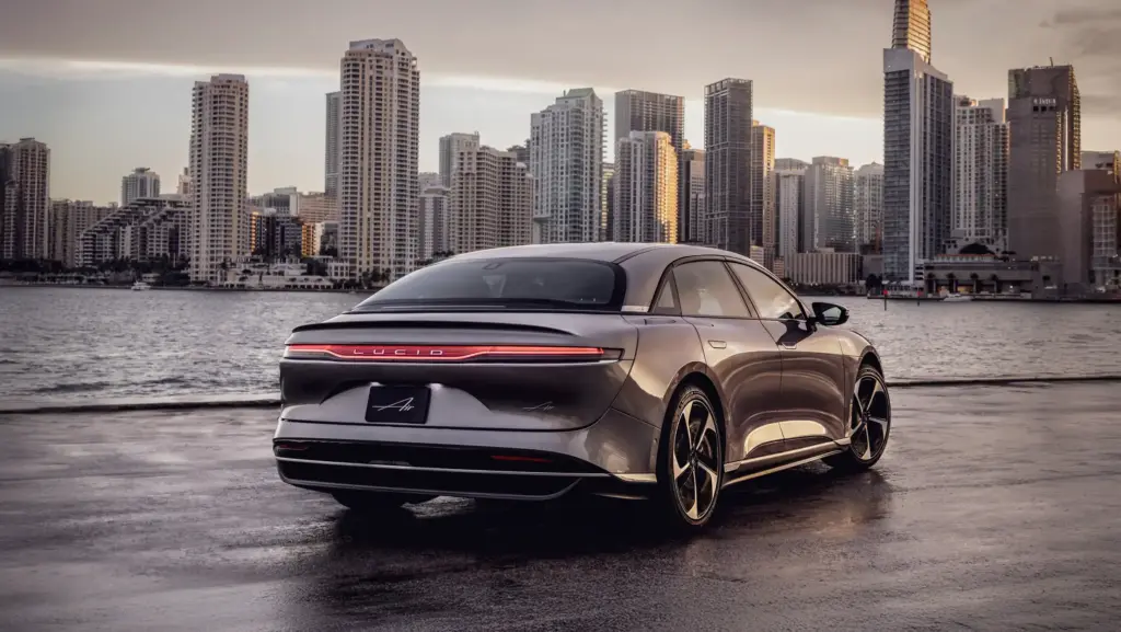 lucid-air-desktop-03_2x-1024x577.webp
